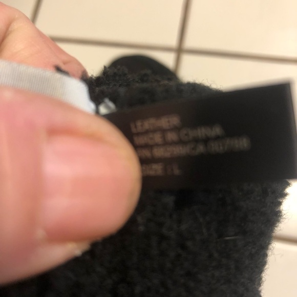 Portolano Black leather Mittens, made in China these mittens are new 9” around. - Picture 8 of 10